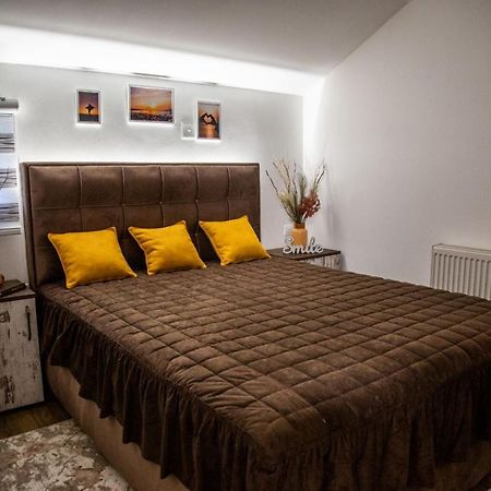 Smile Pirot Exterior foto